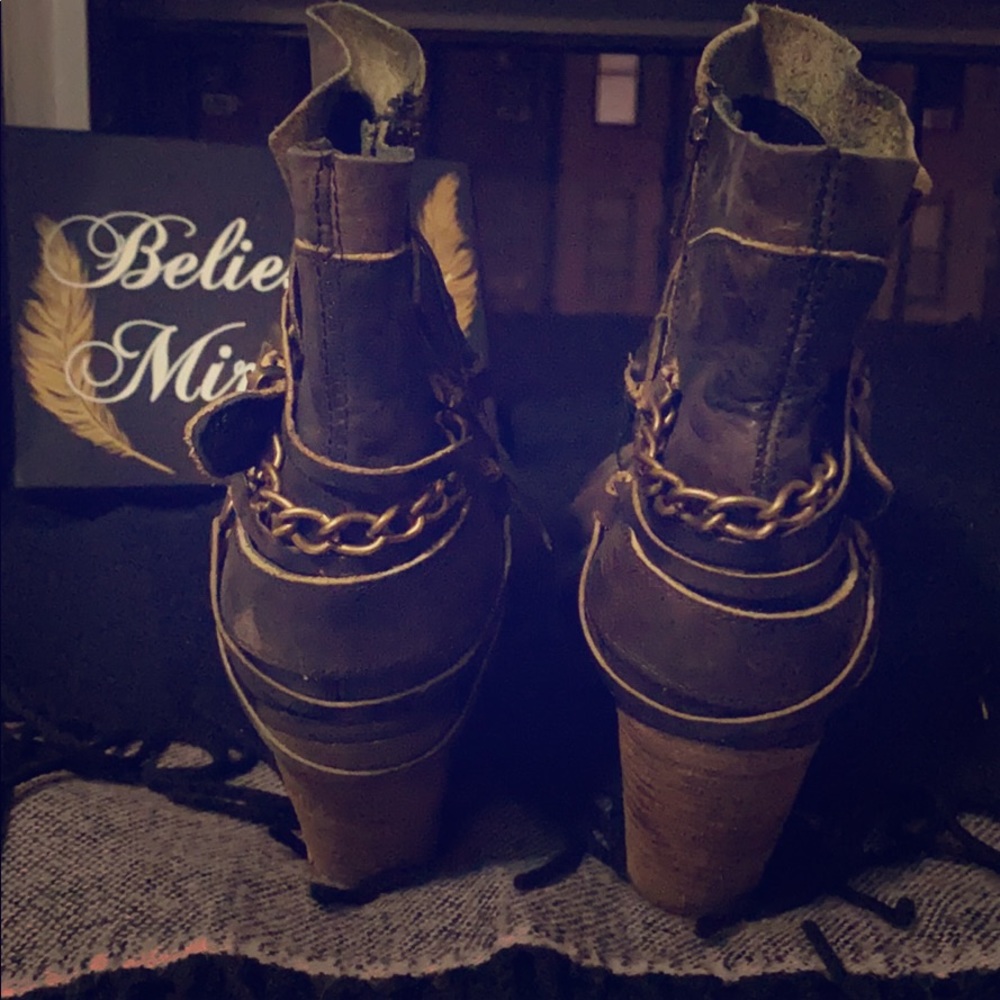 Steve Madden booties - Picture 2 of 6